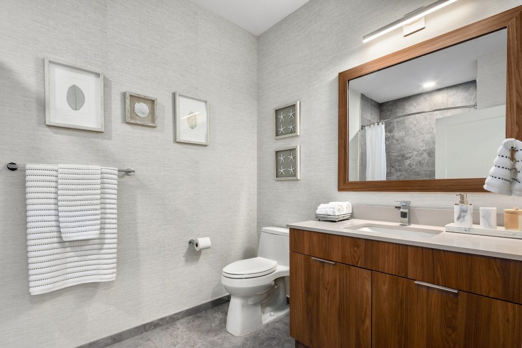 Bathroom second angle.